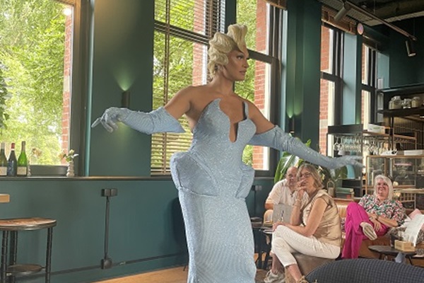 Bar Kantoor Dragqueen Bingo c